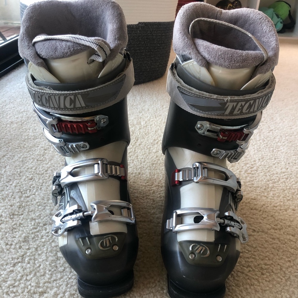 Tecnica Attiva Modo 8 Ski Boots - Womens size 7